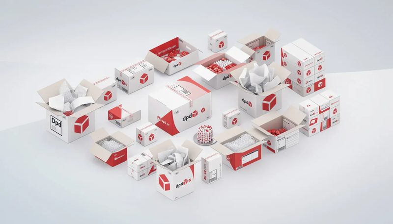 DPD-Versandkartons in unterschiedlichen Größen, die die Auswahl an Verpackungsmaterialien verdeutlichen.