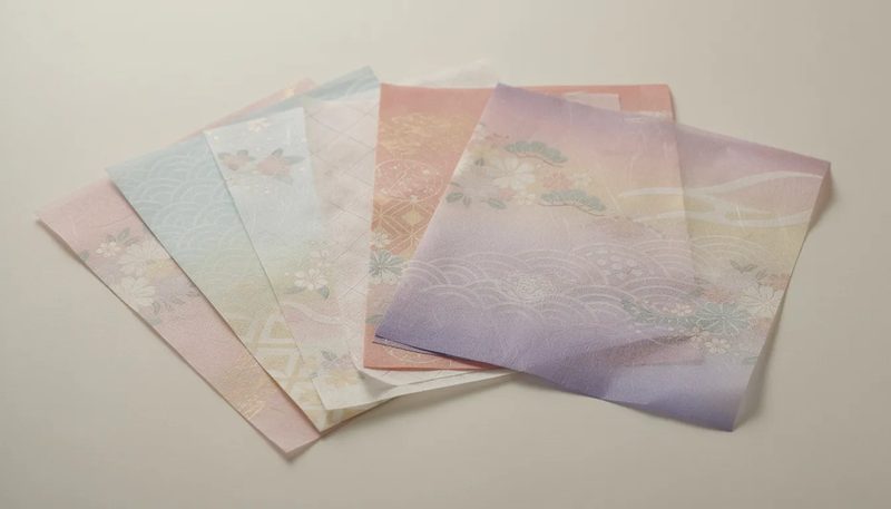 Seidenpapier in verschiedenen Farben und Designs